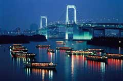 >レインボーブリッジと東京湾を巡る屋形船